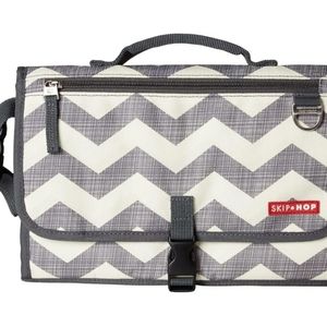 NWT Skip Hop Portable Baby Changing Pad, Pronto, Chevron